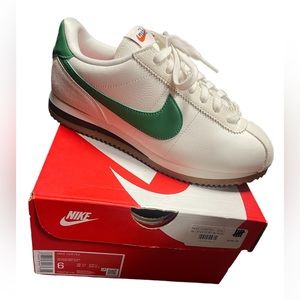 NIKE CORTEZ GREEN SNEAKER M Sz 6 W Sz 8